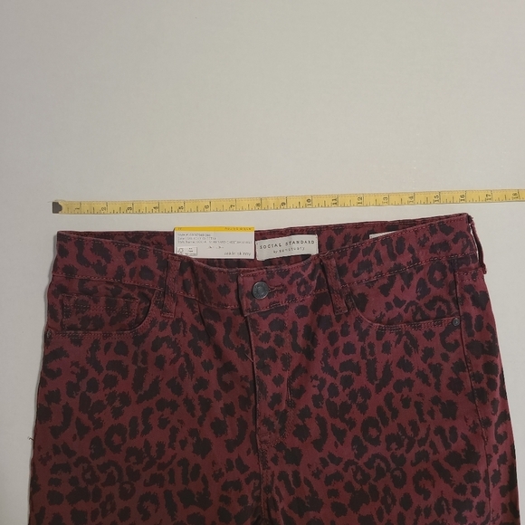 NWT Social Standards Ankle Skinny Sketchy Cheetah Red Pants Size 8 - Picture 12 of 14